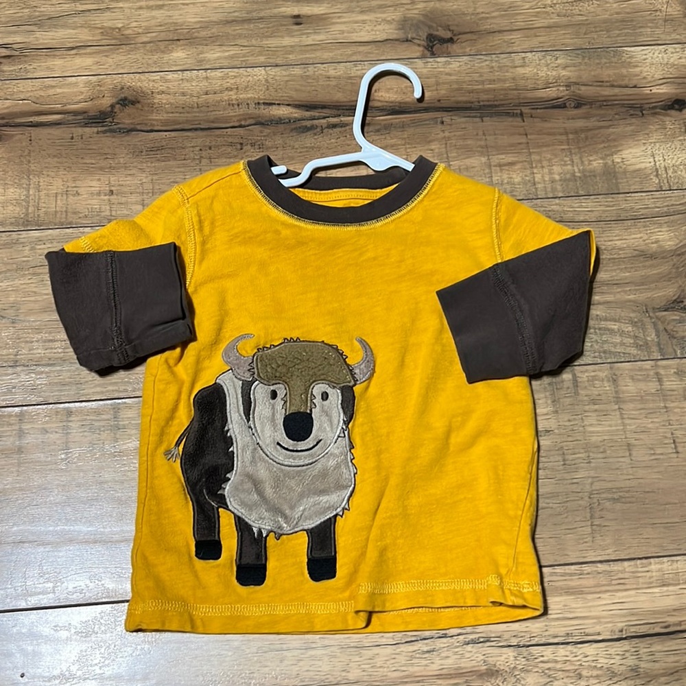Gymboree 12-18M long sleeve shirt with a buffalo on front of shirt